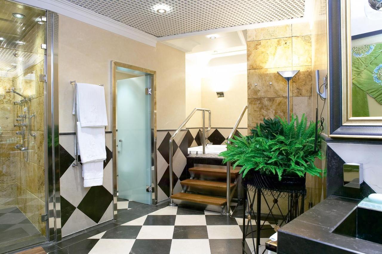 Hotel Carlton Bilbao Exterior foto Bathroom